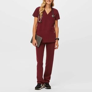 FIGS Scrub Set in Burgundy